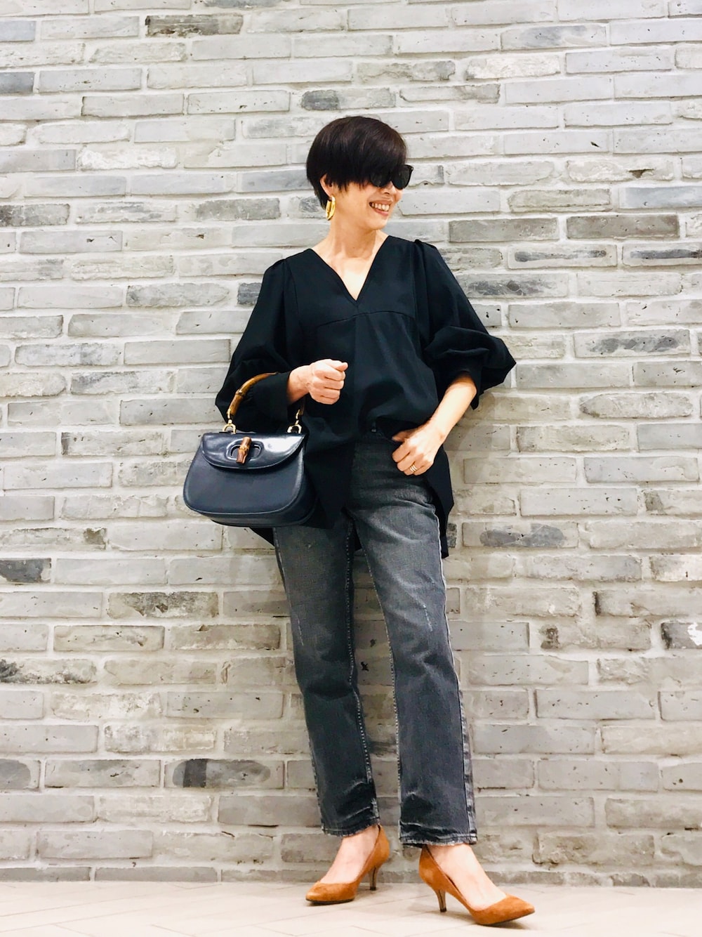 「大人コーデ、大人カジュアル、デニム、ブラウス、おちびさん、デニム好き、upper hights」｜「VERMEIL par ienaのコットンベネシャンブラウス◆（シャツ/ブラウス、ブラック系）」を使った、Yoko  Ishibashiさん（レディース・153cm）の冬コーディネートの1枚目の写真