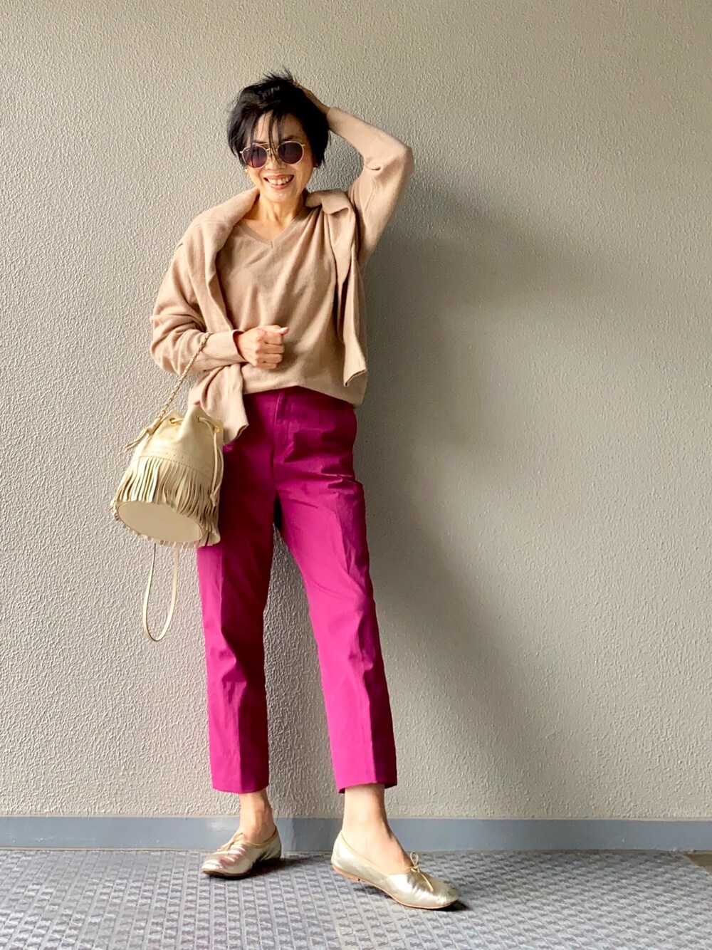 「大人カジュアル、春コーデ、ベージュ×ピンク、大人コーデ、おちびさん、おチビコーデ、シンプルコーデ」｜「IENAのカシミヤ クルーネックプルオーバー◆（ニット/セーター、ベージュ系）」を使った、Yoko  Ishibashiさん（レディース・153cm）の冬コーディネートの1枚目の写真