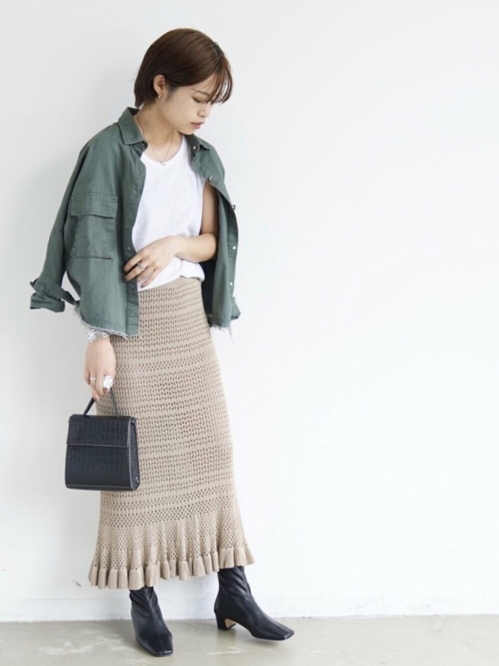 「タイトスカート、ジャケット、ミリタリー、シンプル、ベージュ、ショートブーツ、ニットスカート、TODAYFUL」｜「Aunt Marie'sのアイテム（ジャケット/アウター、グリーン系）」を使った、chi☺︎さん（レディース・160cm）の夏コーディネートの1枚目の写真