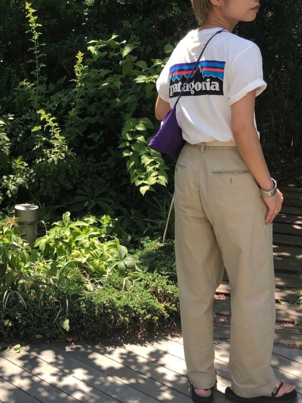 「ロゴT、カジュアル、シンプル、夏、チノパン、アウトドアスタイル、UNIQLO、プチプラ、ラフ、ootd」｜「patagoniaのパタゴニア / メンズ・P-6ロゴ・レスポンシビリティー（Tシャツ/カットソー、ホワイト系）」を使った、chi☺︎さん（レディース・160cm）の夏コーディネートの1枚目の写真