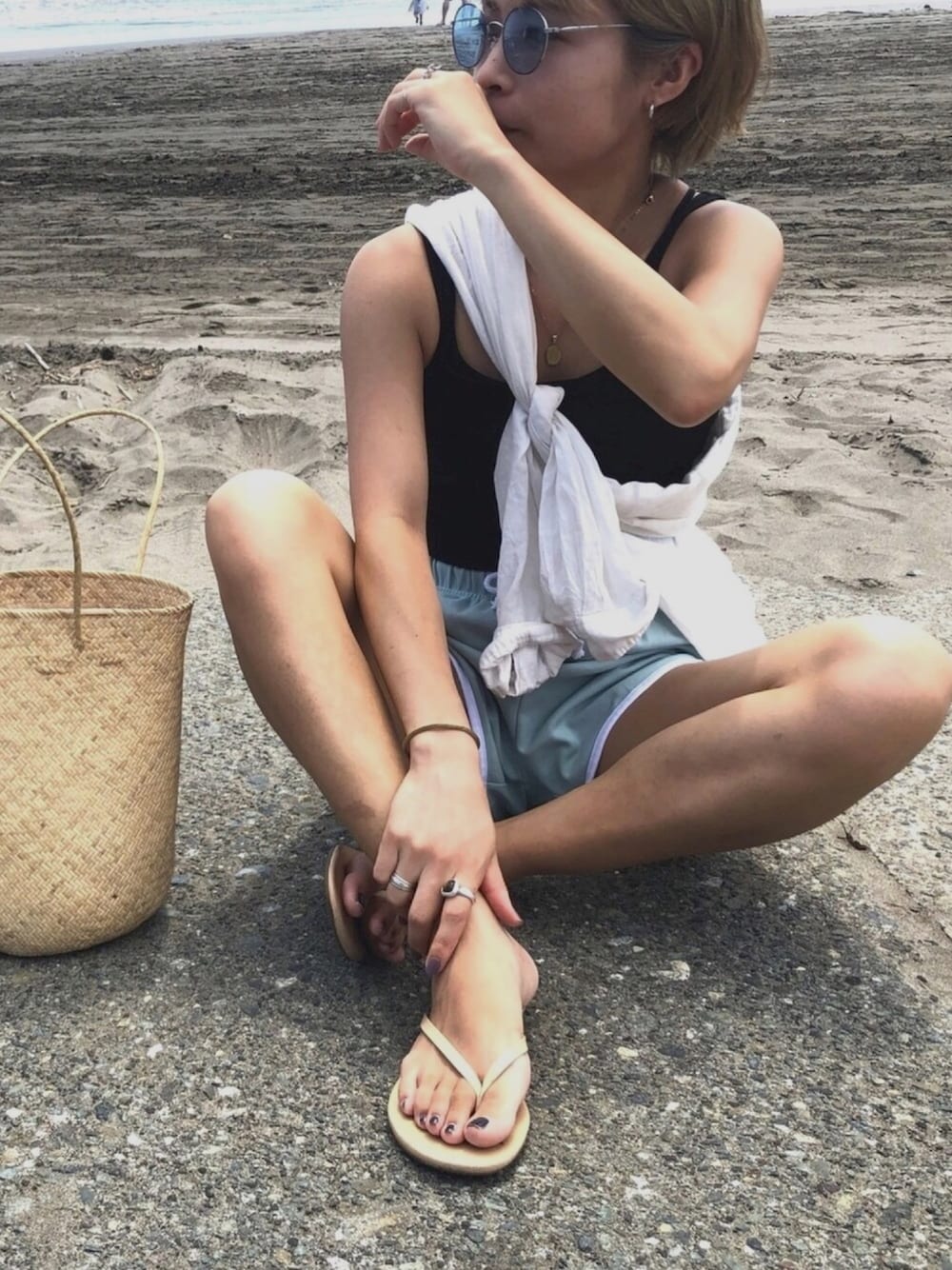 「カジュアル、シンプル、ショートパンツ、休日スタイル、タンクトップ、ゆるコーデ、TODAYFUL、おしゃれさんと繋がりたい、プチプラ」｜「Aunt Marie'sのAUNT MARIE'S コットンリネンBIGシャツ（シャツ/ブラウス、ホワイト系）」を使った、chi☺︎さん（レディース・160cm）の夏コーディネートの1枚目の写真