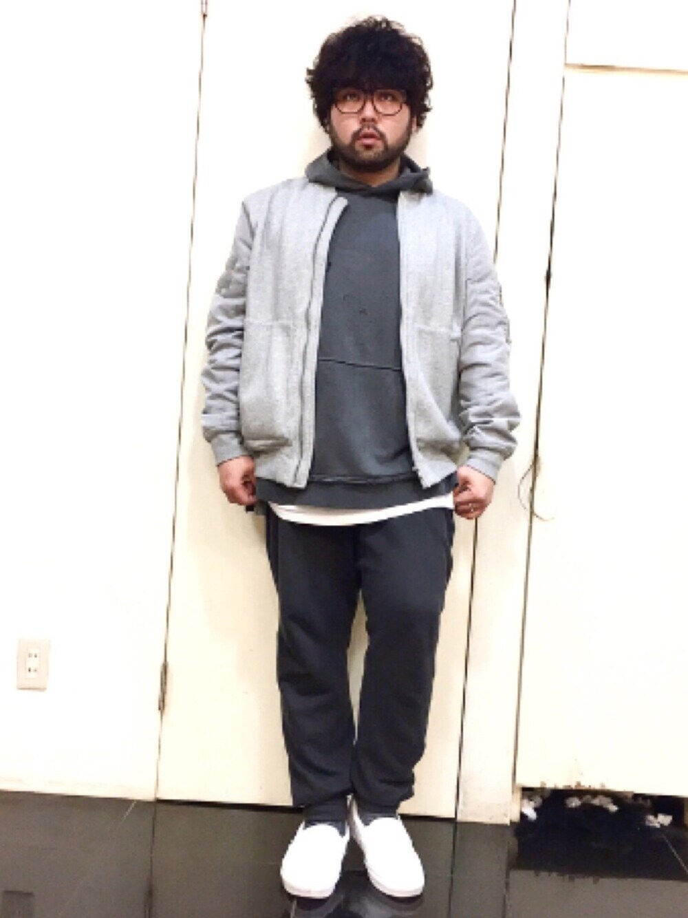 「Mr.Babe、ポチャイリッシュ、デブでもオシャレ、ポチャメン、髭野郎コーデ、美ぽちゃ、はるコーデ、レイヤードスタイル、カジュアル、HIDEAWAYS NICOLE」｜「H&Mのアイテム（その他アウター、グレー系）」を使った、Tomohiro.Yoshi1さん（メンズ・173cm）の春コーディネートの1枚目の写真