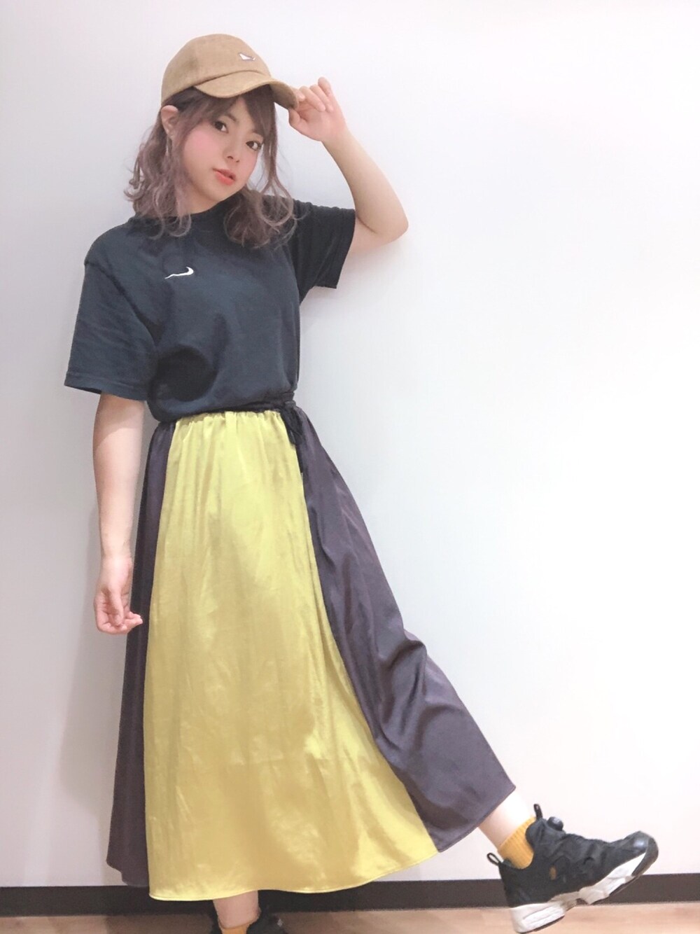 「シンプルコーデ、ラクチンコーデ、休日スタイル、ウィッグ、リネアストリア、スカート、キャップ、summer、スニーカー、スポーツミックス」｜「LINEASTORIAの【フルウィッグ・ミディアム】Neoジェニック（ウィッグ、その他）」を使った、mariaさん（レディース・164cm）の春コーディネートの1枚目の写真