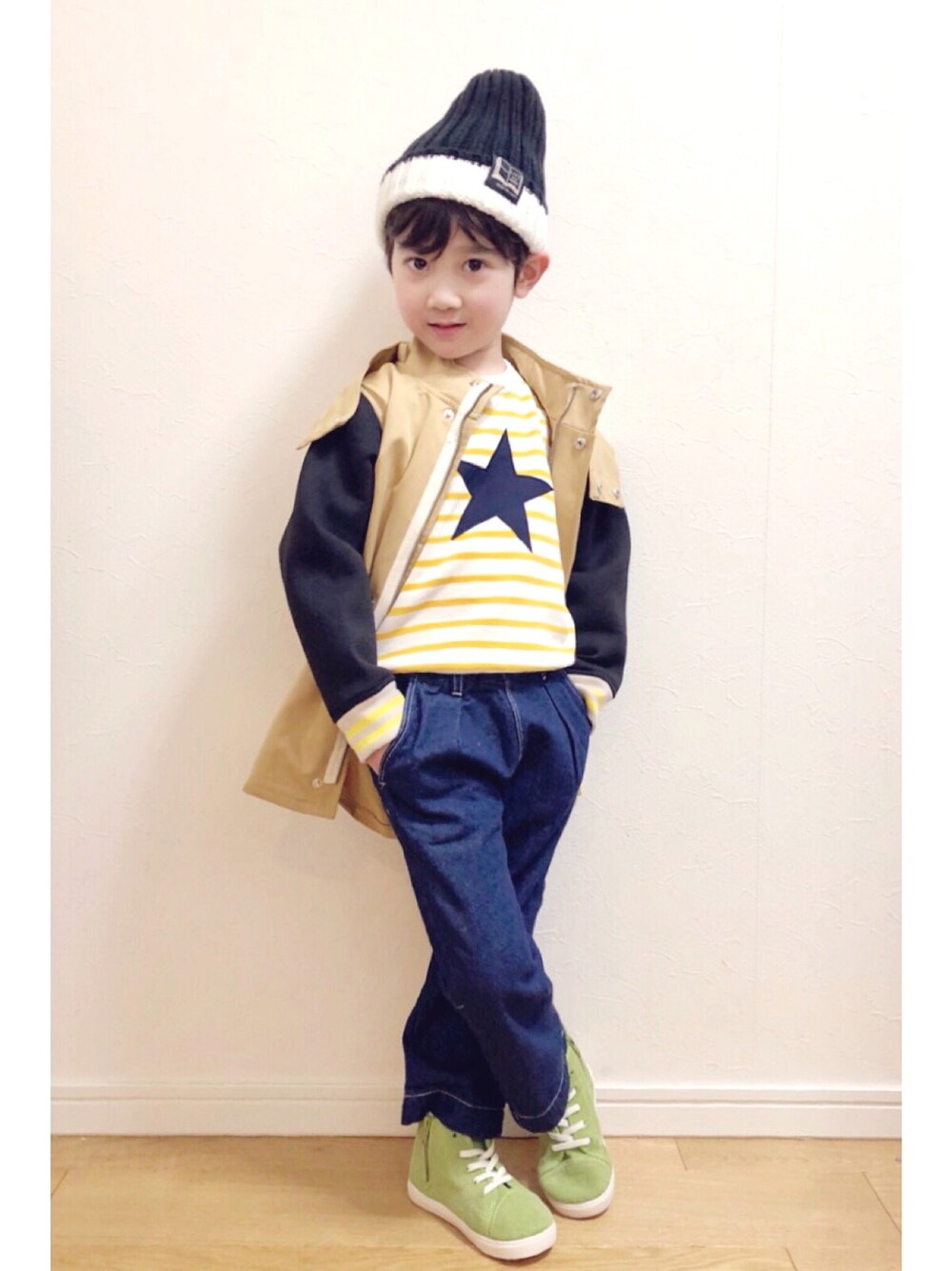 「kids、おしゃれさんと繋がりたい、プチプラコーデ、冬コーデ、シンプルコーデ、むすこーで、男の子コーデ、アプレレクール、アウター、キッズコーデ」｜「apres les coursのラップデニムパンツ 9分丈（デニムパンツ、ブルー系）」を使った、Mさん（キッズ・110cm）の冬コーディネートの1枚目の写真