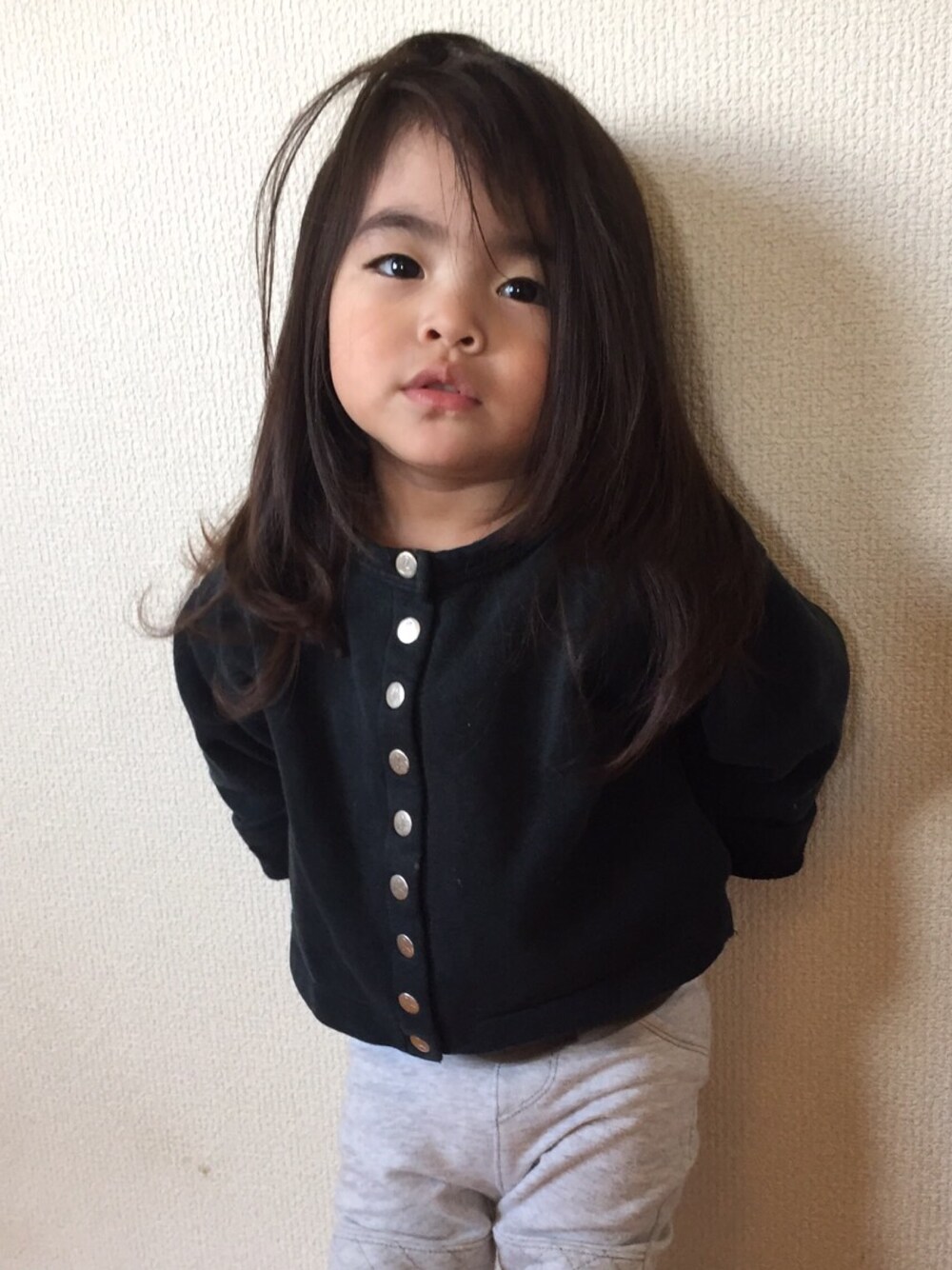 「2歳、A.P.C.、ザラ」｜「A.P.C.のアイテム（その他アウター、ブラック系）」を使った、daniel05170621さん（キッズ・90cm）の春コーディネートの1枚目の写真