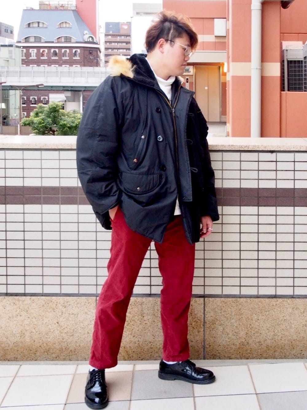 「古着、ユニクロ、めがね、N-3B、コーデユロイ」｜「古着のアイテム（チノパンツ、レッド系）」を使った、ダンボー@さん（メンズ・182cm）の冬コーディネートの1枚目の写真
