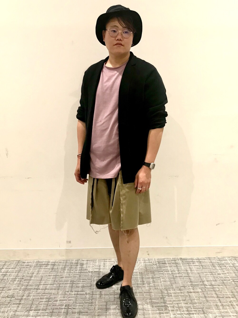 「お洒落さんとつながりたい、大人コーデ、キレイめ、ハーフパンツコーデ、メガネ男子」｜「DISCOVEREDのアイテム（パンツ、ベージュ系）」を使った、ダンボー@さん（メンズ・182cm）の夏コーディネートの1枚目の写真