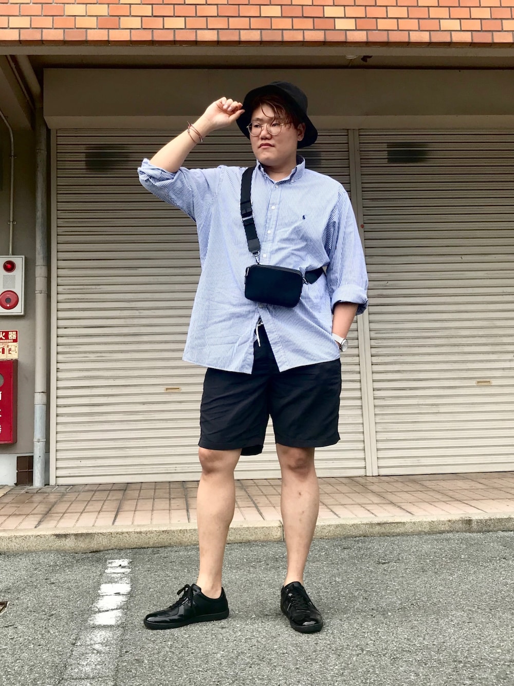 「おしゃれさんと繋がりたい、カジュアル、夏、UNIQLO、バケットハット、ハーフパンツ」｜「GUのアイテム（ハット、ブラック系）」を使った、ダンボー@さん（メンズ・182cm）の夏コーディネートの1枚目の写真
