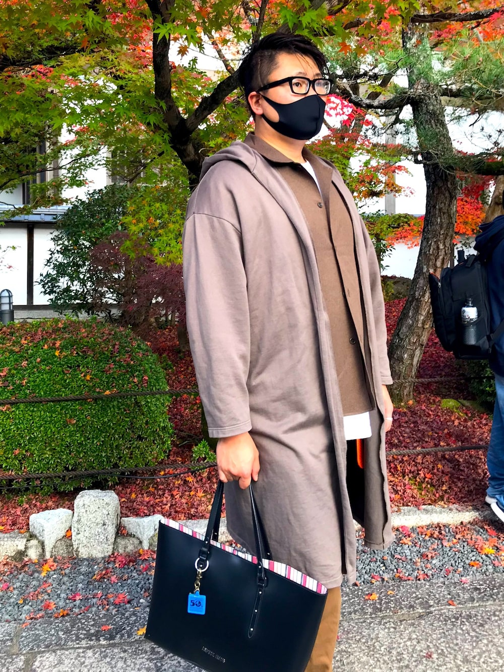 「秋コーデ、大人カジュアル、休日スタイル、めがね、ロングカーディガン」｜「GUのアイテム（チノパンツ、ブラウン系）」を使った、ダンボー@さん（メンズ・182cm）の秋コーディネートの1枚目の写真