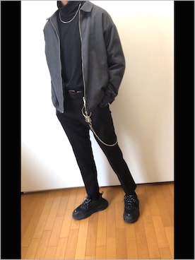 「暗め色」｜「アイテム（スニーカー）」を使った、tsubasaさん（メンズ・179cm）の春コーディネート