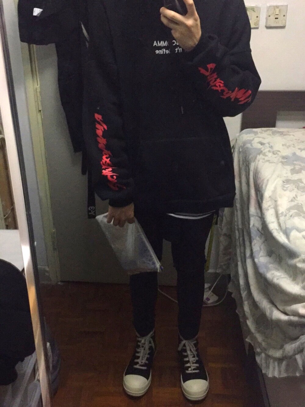 「ootd、hkboy、drkshdw」｜「FOREVER 21のアイテム（メッセンジャーバッグ、シルバー系）」を使った、Ags.cさん（メンズ・180cm）の冬コーディネートの1枚目の写真