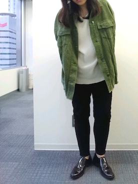 「UNIQLO（ユニクロ）のEZYスキニーフィットカラージーンズ（丈長め82cm）＋EC（デニムパンツ、ブラック系）」を使った、MAAKO...kさん（レディース・158cm）の秋コーディネート
