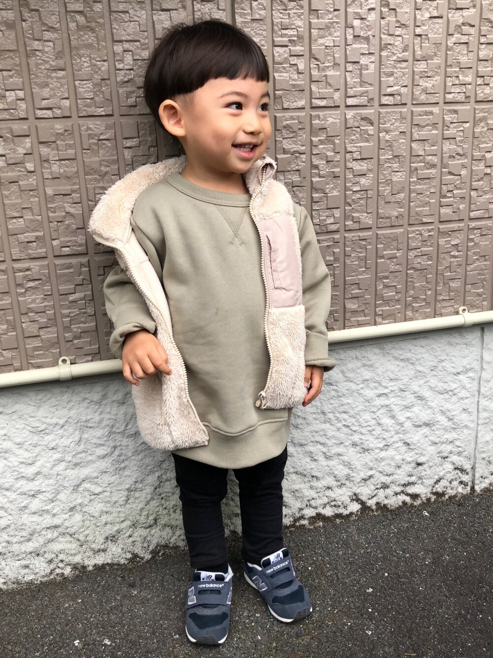 「GUのアイテム（スウェット、グリーン系）」を使った、e_yさん（キッズ・90cm）の秋コーディネートの1枚目の写真