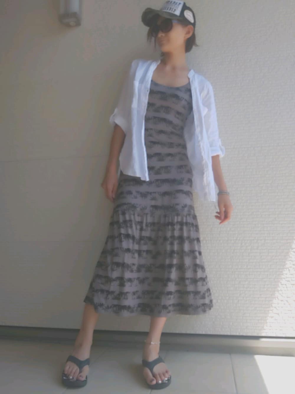「ユニクロ、UNIQLO、ワンピース、プール、海コーデ、ZARAシャツ、ビーチサンダル、ワンピース×キャップ」｜「UNIQLOのアイテム（ワンピース/ドレス、グリーン系）」を使った、yu*さん（レディース・170cm）の夏コーディネートの1枚目の写真