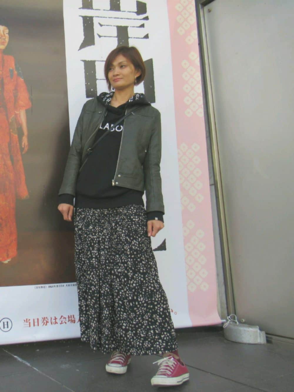 「ライダースジャケット、ライダース、カーキ、カーキジャケット、converse、コンバース、しまむらスカート、ビラボン(BILLABONG)、パーカーコーデ、パーカー」｜「003 J.FERRYの003 J.FERRY シングルライダースJK（ライダースジャケット、グリーン系）」を使った、yu*さん（レディース・170cm）の冬コーディネートの1枚目の写真