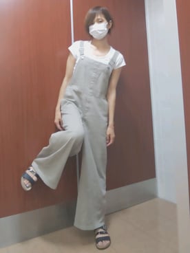 「グレージュ」｜「アイテム（オールインワン・サロペット）」を使った、yu*さん（レディース・170cm）の春コーディネート