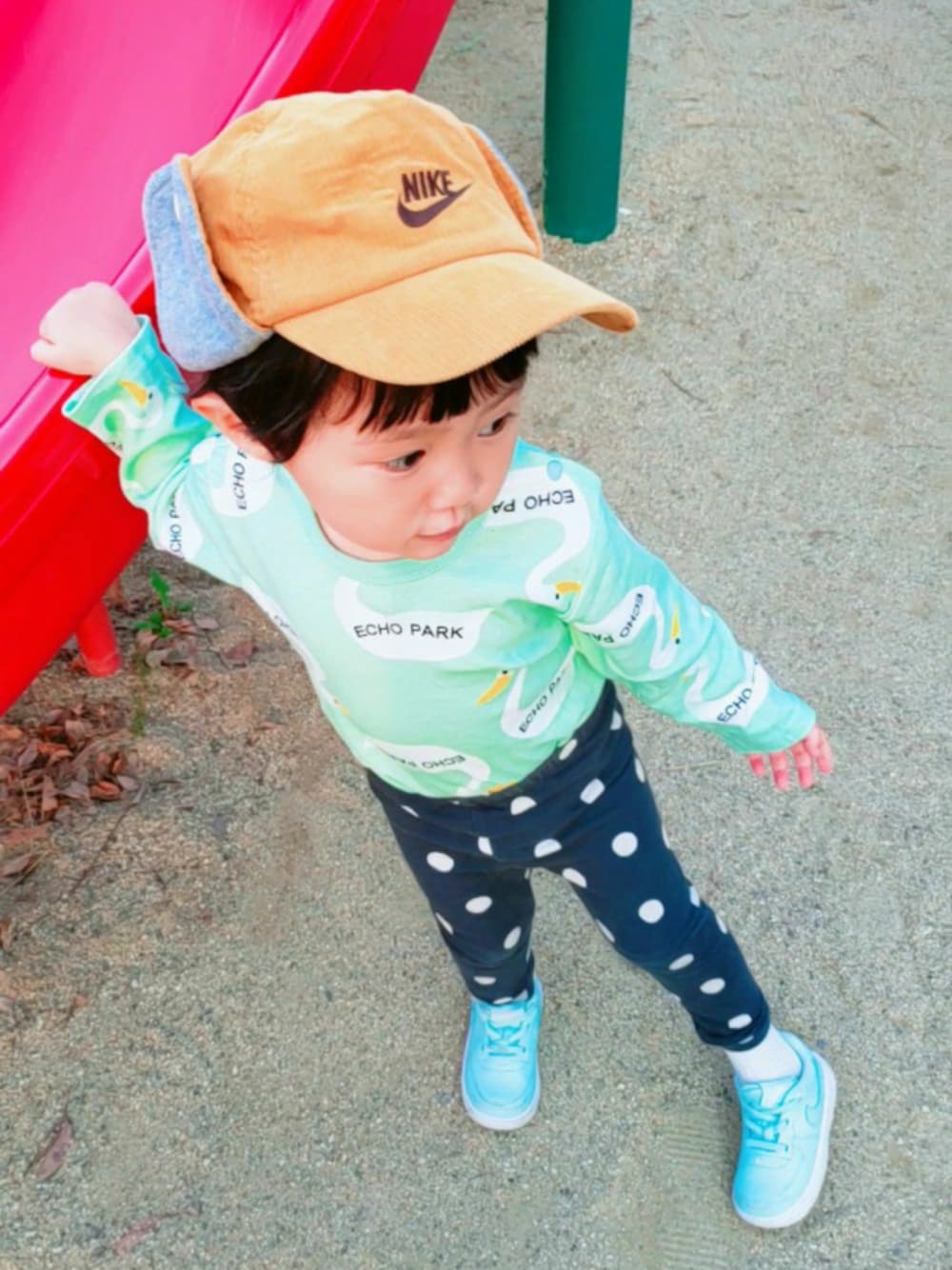 「ナイキ、レギンス、ロンパース、マスタード、ミントグリーン、水玉、ドット、コーデュロイ、公園、韓国子供服」｜「韓国子供服のアイテム（ロンパース、グリーン系）」を使った、ARUさん（キッズ・90cm）の秋コーディネートの1枚目の写真
