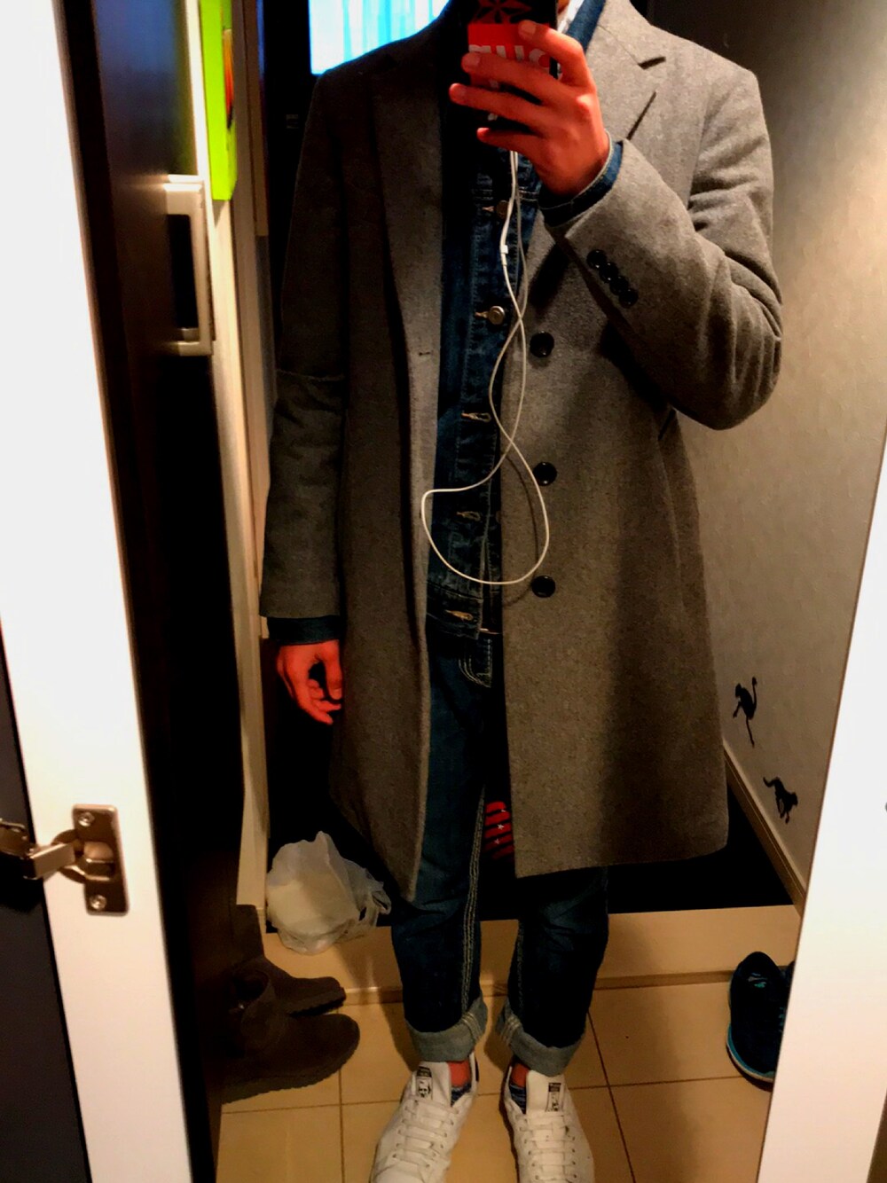 「GUのアイテム（チェスターコート、グレー系）」を使った、HIDEさん（メンズ・173cm）の冬コーディネートの1枚目の写真