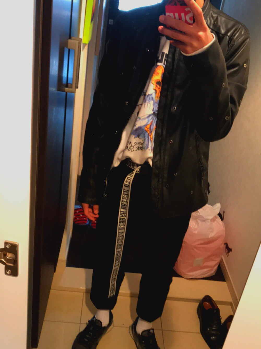 「シンプルコーデ、おしゃれさんと繋がりたい、スニーカー」｜「GUのアイテム（その他小物、ホワイト系）」を使った、HIDEさん（メンズ・173cm）の冬コーディネートの1枚目の写真