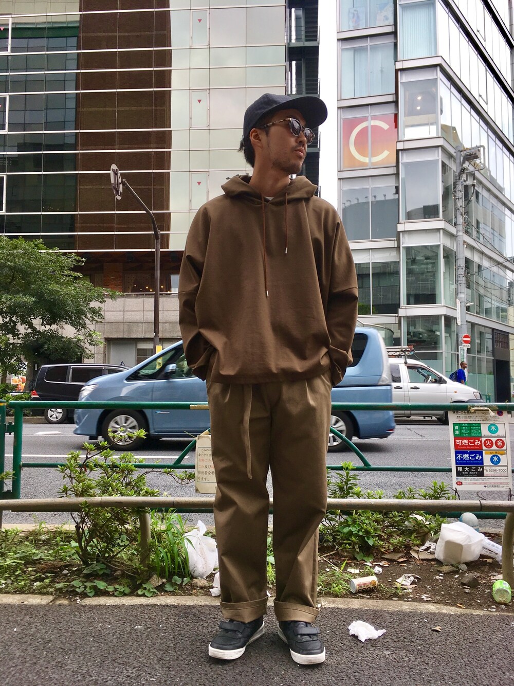 「CLANEのアイテム（パーカー、その他）」を使った、戸村 泰輔さん（メンズ・171cm）の夏コーディネートの1枚目の写真