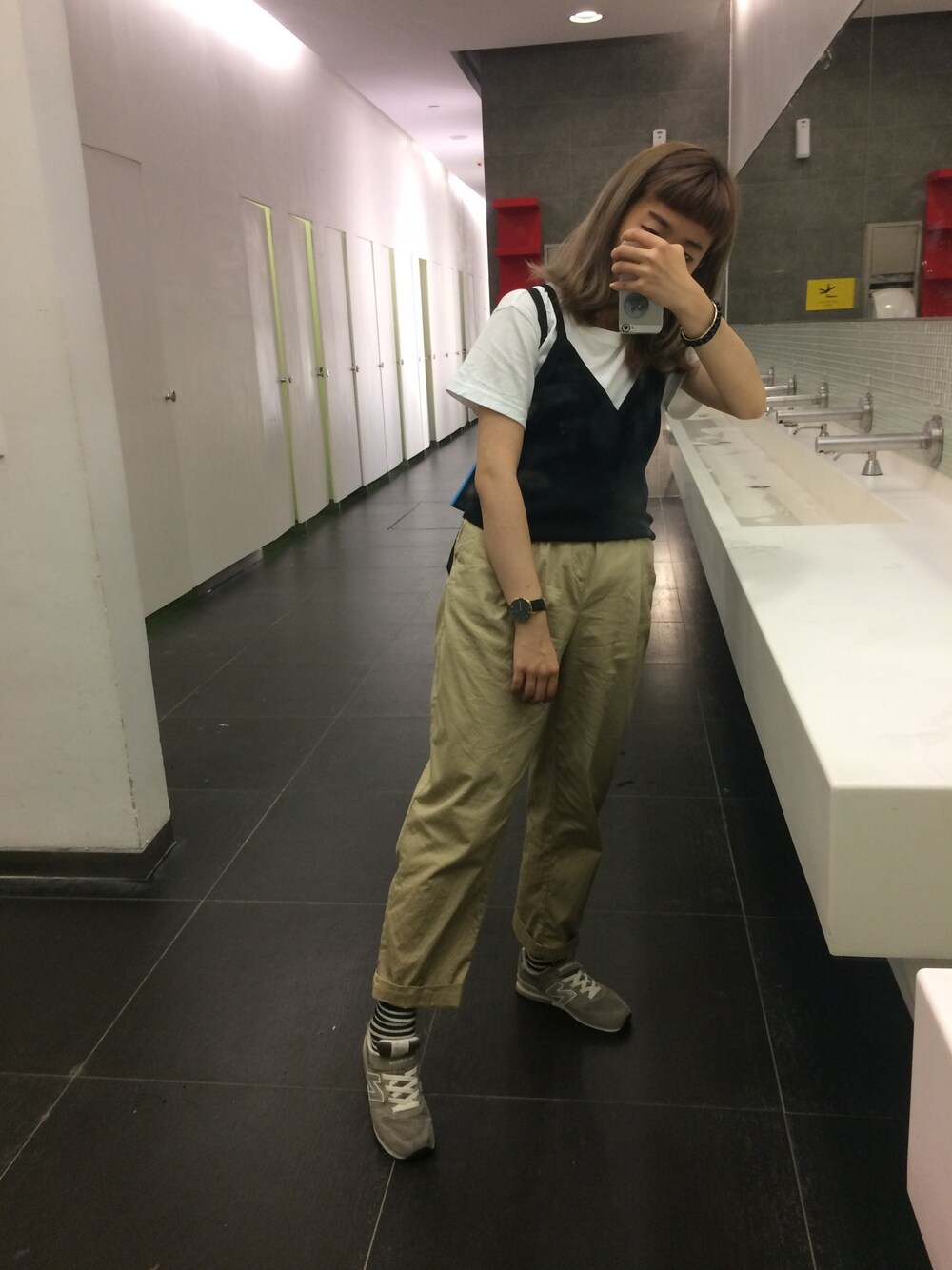 「H&Mのアイテム（チノパンツ、ブラウン系）」を使った、Cyariさん（レディース・156cm）の夏コーディネートの1枚目の写真