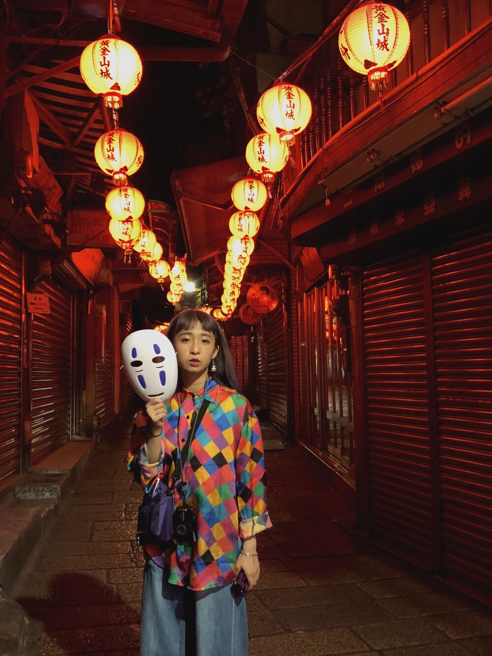 「九份」｜「JEANASISのアイテム（デニムパンツ、ブルー系）」を使った、Cyariさん（レディース・156cm）の秋コーディネートの1枚目の写真