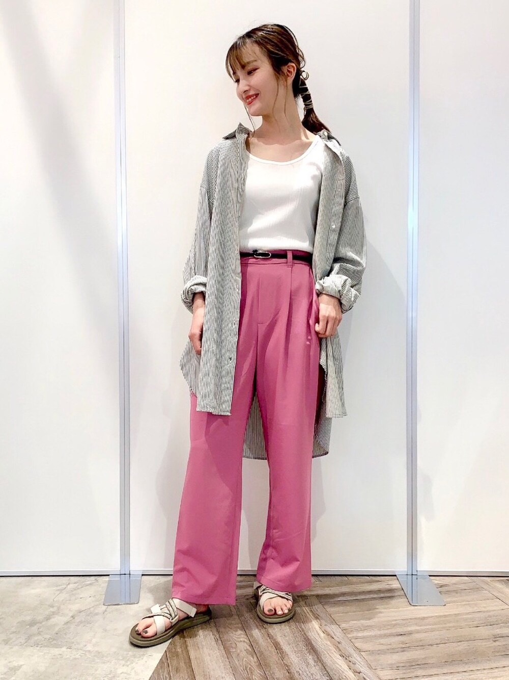 「ライトオン、プチプラ、ピンク、ビッグシルエット」｜「RAG MACHINEの【RAG MACHINE】バックスリットパンツ（その他パンツ、ピンク系）」を使った、lisaaa0111さん（レディース・158cm）の夏コーディネートの1枚目の写真