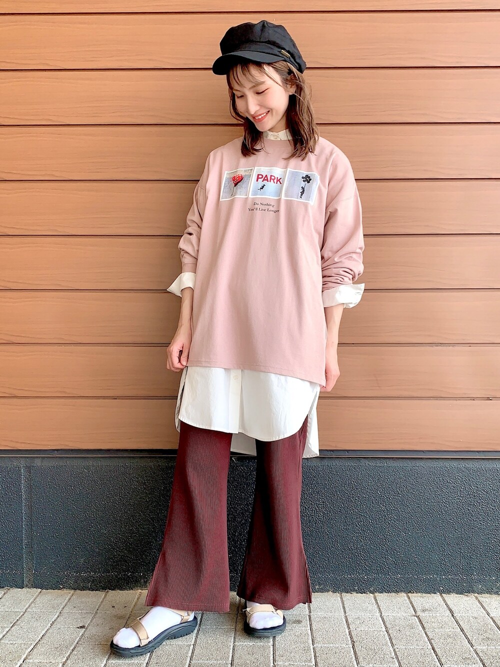 「ライトオン、プチプラ、ロンT、バンクシー、フレアパンツ」｜「Right-onのアイテム（パンツ、ブラウン系）」を使った、lisaaa0111さん（レディース・158cm）の夏コーディネートの1枚目の写真