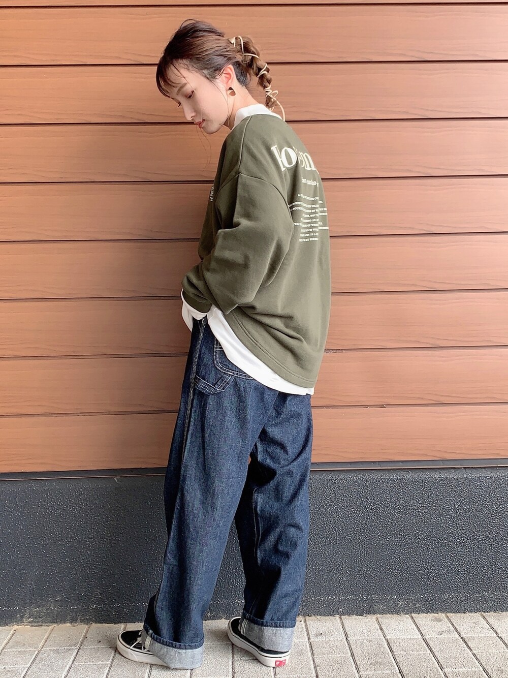 「ライトオン、Right-on、righton、right_on_pr、レイヤードスタイル、LEE、スウェットコーデ」｜「Right-onのアイテム（スウェット、グリーン系）」を使った、lisaaa0111さん（レディース・158cm）の秋コーディネートの1枚目の写真