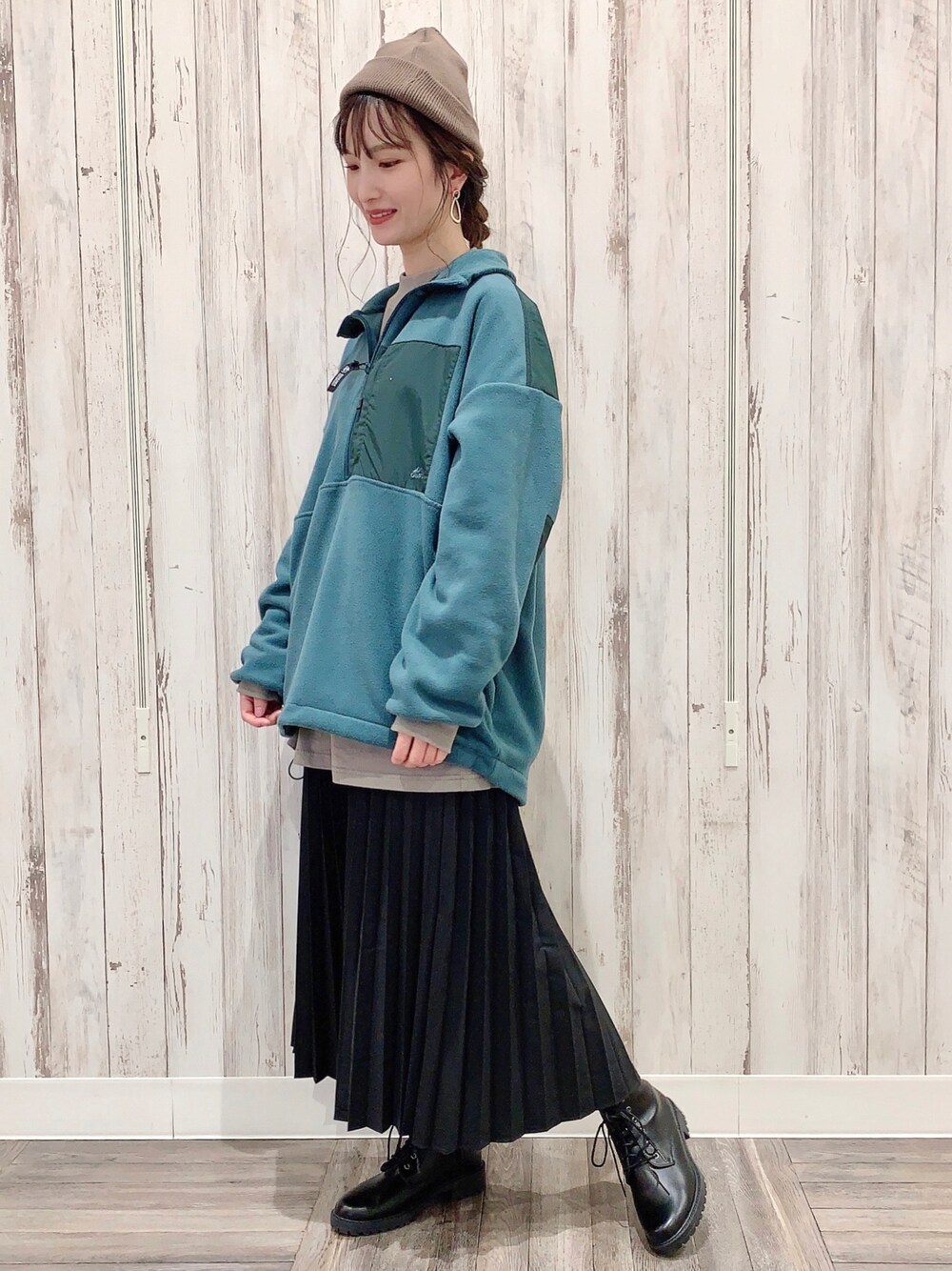 「ライトオン、Right-on、righton、right_on_pr、righton_pr、CAMP7、フリース、プリーツスカート、ショートブーツ」｜「CAMP7の【CAMP7】ハーフジップフリース（その他トップス、ブラック系）」を使った、lisaaa0111さん（レディース・158cm）の秋コーディネートの1枚目の写真