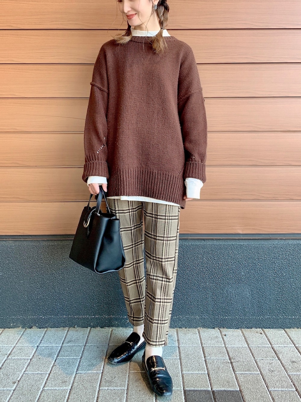 「ライトオン、ライトオン(Right-on)、righton、right_on_pr、righton_pr、ニット、オーバーサイズニット」｜「RAG MACHINEの【RAG MACHINE】アイレットビッグニット（ニット/セーター、ブラウン系）」を使った、lisaaa0111さん（レディース・158cm）の秋コーディネートの1枚目の写真