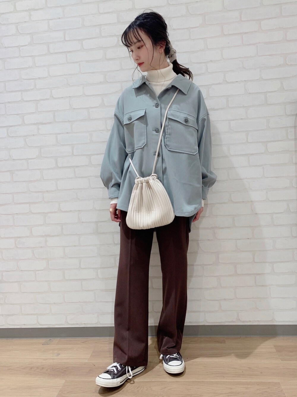 「ライトオン、righton、Right-on、right_on_pr、righton_pr、フレアパンツ、CPOジャケット、タートルネック」｜「Right-onのアイテム（ジャケット/アウター、ベージュ系）」を使った、lisaaa0111さん（レディース・158cm）の冬コーディネートの1枚目の写真