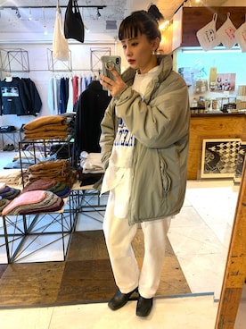 「Champion」｜「アイテム（スウェットパンツ）」を使った、米沢 真亜さん（レディース・155cm）の冬コーディネート