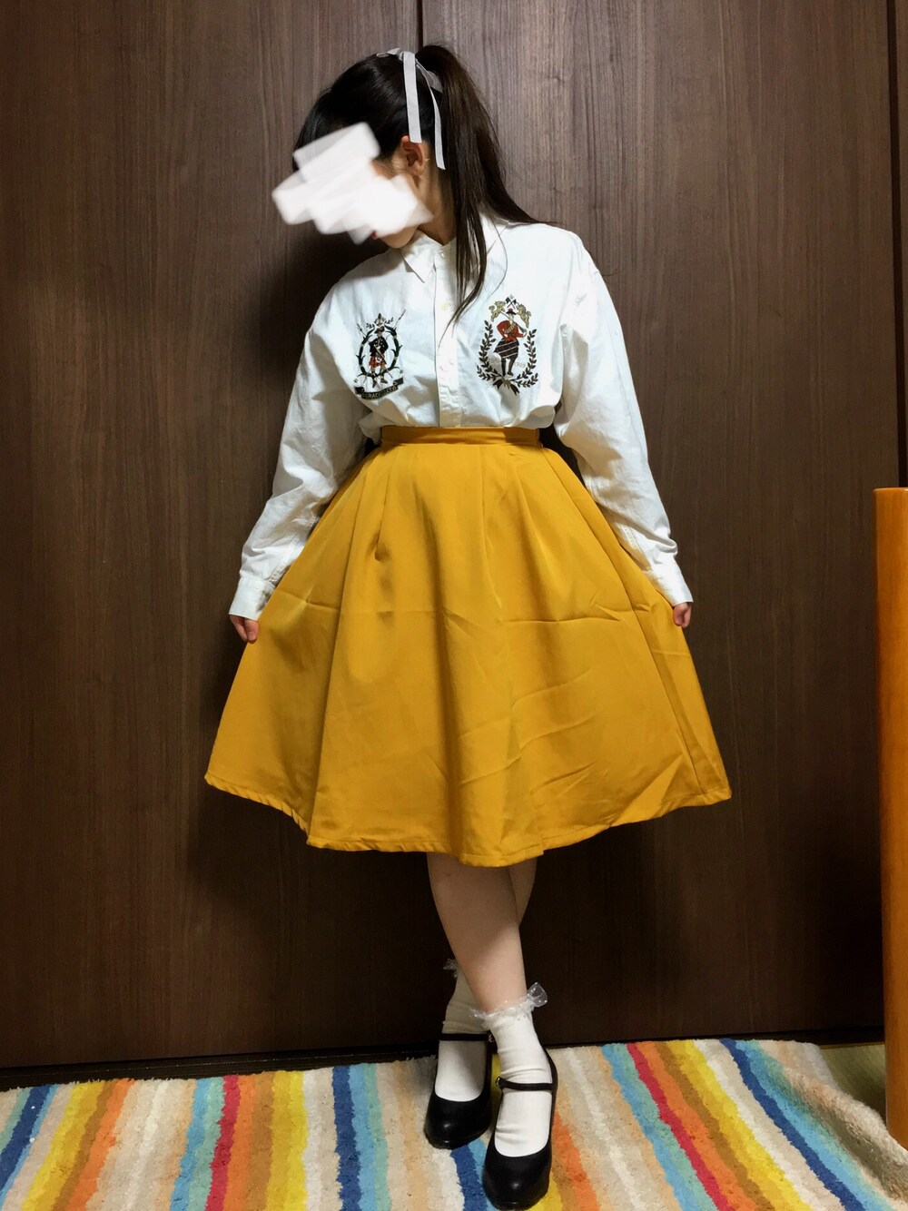 「レトロ、黄色スカート、フレアスカート、パンプス、パンプス×靴下、古着、古着ブラウス、50年代、ポニーテール」｜「夢展望の(スカート)　選べるミニ丈＆ひざ丈タックフレアースカート【ショート丈】【ミディアム丈】【ミディ丈】【ミモレ丈】【ジョーゼット】（スカート、イエロー系）」を使った、Nさん（レディース・152cm）の秋コーディネートの1枚目の写真