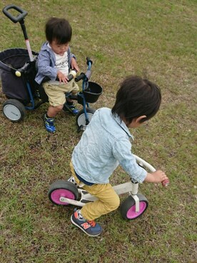 「きょうだい」｜「アイテム（パンツ）」を使った、かんた&よっぴさん（レディース・158cm）の春コーディネート