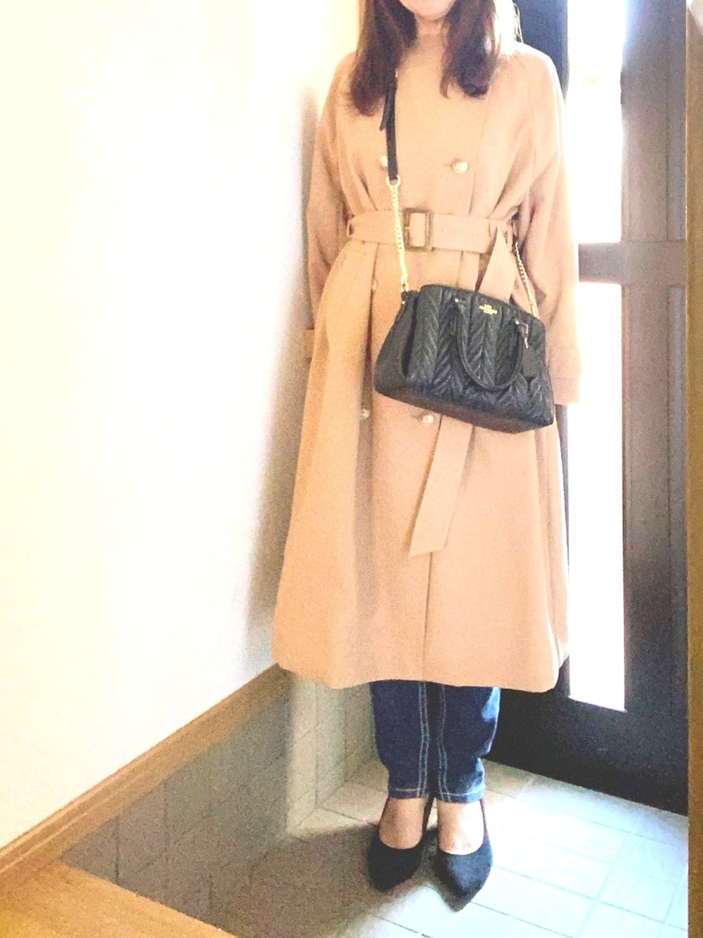 「トレンチコート、オトナ女子、おばさん、低身長、玄関」｜「SHIPSのアイテム（トレンチコート、ベージュ系）」を使った、さぁさん（レディース・154cm）の秋コーディネートの1枚目の写真