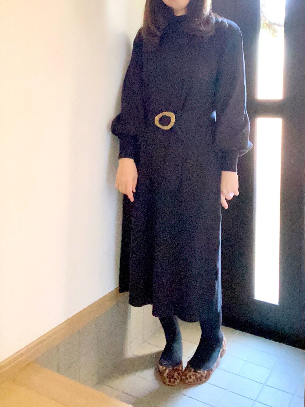 「オトナ女子、バレエシューズ、秋、低身長、プチプラ、黒ワンピ、アラフォー、アラフィフ、そでボリューム、キレイめ」｜「LAVEANGEの[洗える]ベルト付きリブ切替えボートネックニットワンピース【大きいサイズ対応】（ワンピース、ブラック系）」を使った、さぁさん（レディース・154cm）の秋コーディネートの1枚目の写真