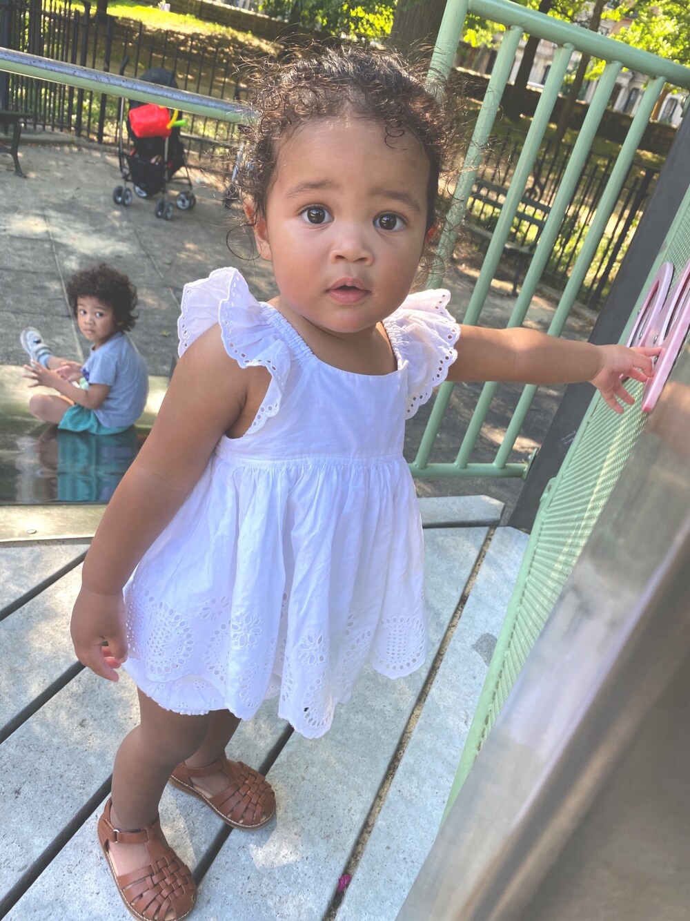 「summer、babygirl 、babygap、ZARA KIDS、むすめコーデ、むすめ服、1歳半 女の子」｜「babyGAPのアイテム（チュニック、ホワイト系）」を使った、NYCkidsさん（キッズ・92cm）の夏コーディネートの1枚目の写真