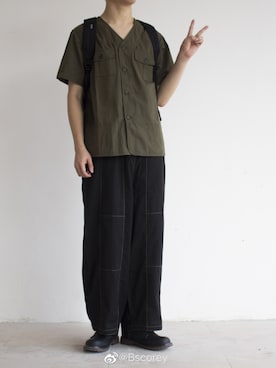 「休闲」｜「アイテム（マウンテンパーカー）」を使った、Coreyさん（メンズ・180cm）の秋コーディネート