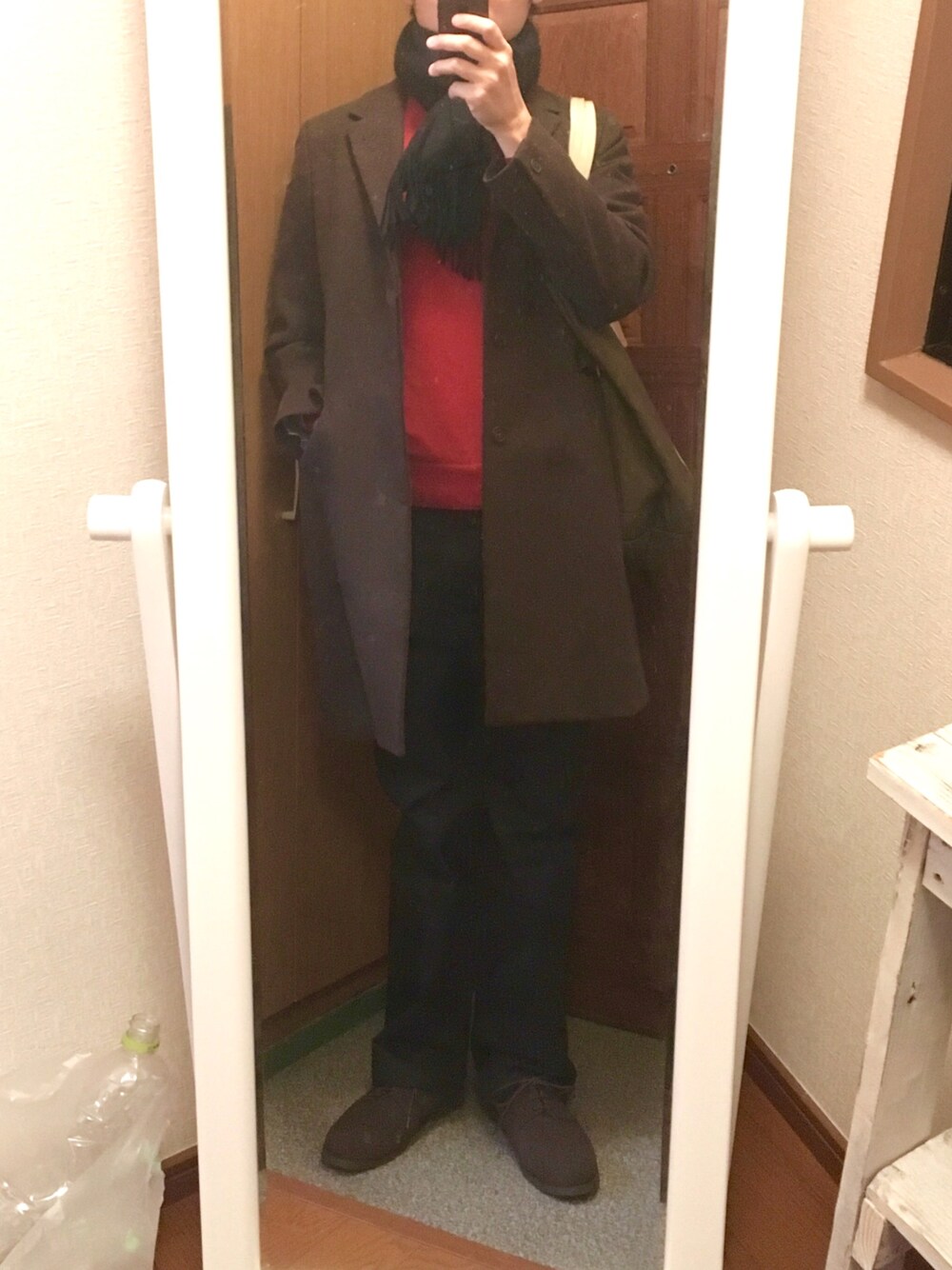 「A.P.C.のアイテム（チェスターコート、ブラウン系）」を使った、TUTUさん（メンズ・170cm）の冬コーディネートの1枚目の写真