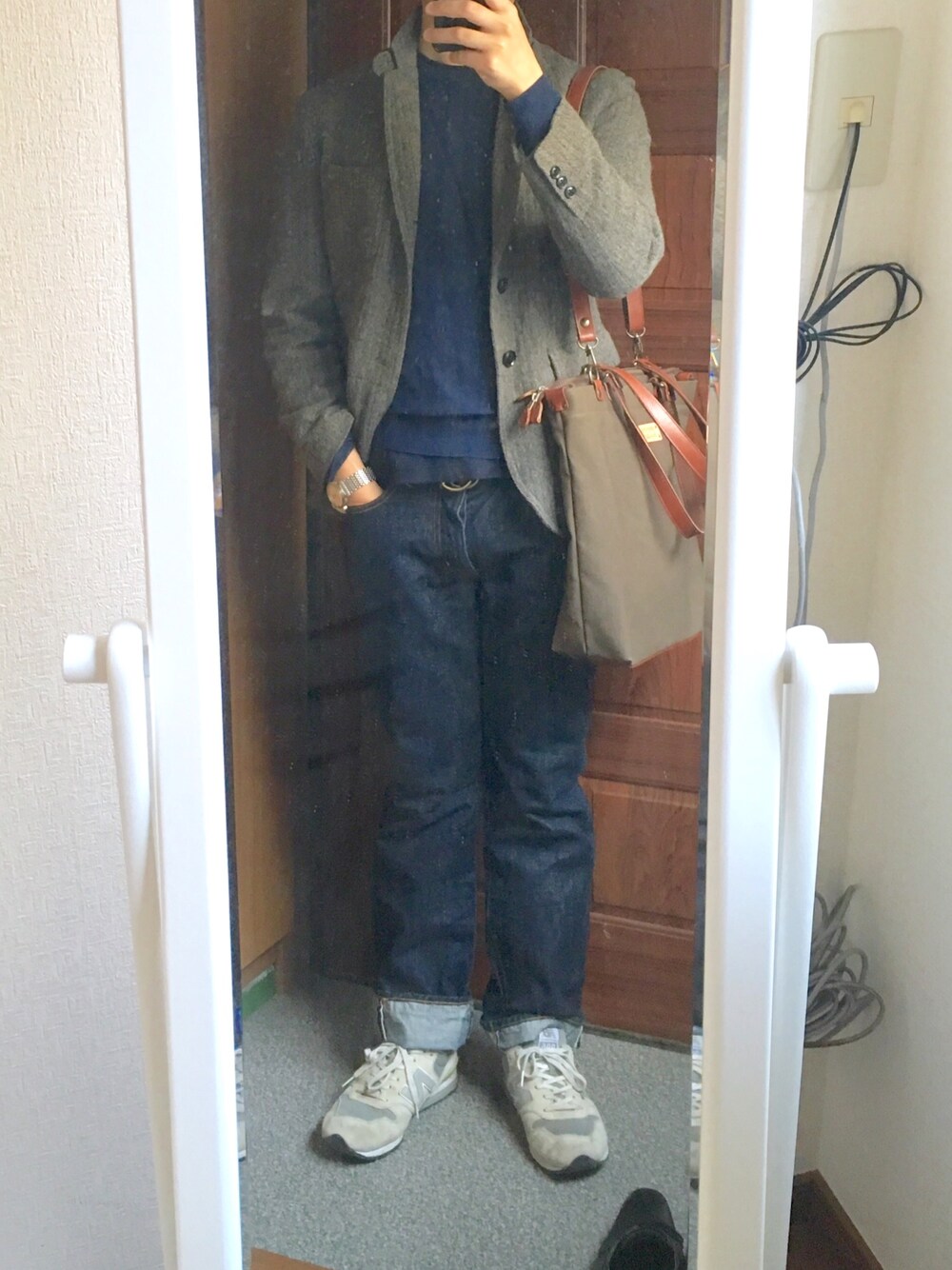 「URBAN RESEARCH DOORS MENSのアイテム（テーラードジャケット、グレー系）」を使った、TUTUさん（メンズ・170cm）の春コーディネートの1枚目の写真