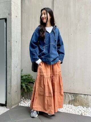 izumi使用「JOURNAL STANDARD（メモリータックティアードスカート◆）」的時尚穿搭