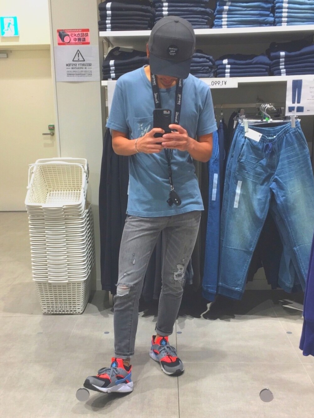 「雨の日、Hurley、GU、NIKE、ハラチ、プチプラ」｜「BILLABONGのアイテム（キャップ、グレー系）」を使った、TAKAさん（メンズ・167cm）の秋コーディネートの1枚目の写真