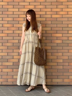 「RODE SKO（ロデスコ）のMARIA タッセルペーパーショルダー（ショルダーバッグ）」を使った、アリサさん（レディース・156cm）の夏コーディネート