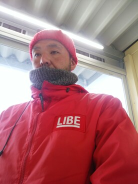 「UNIQLO（ユニクロ）のアイテム（ニットキャップ/ビーニー、レッド系）」を使った、ナムルさん（メンズ・180cm）の春コーディネート