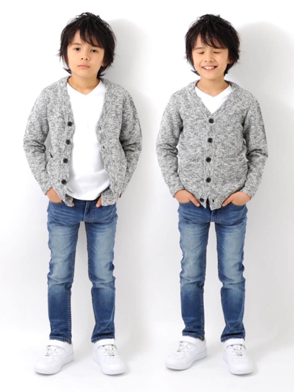 ホワイト系のTシャツ/カットソー、ブルー系のデニムパンツ、グレー系のカーディガン/ボレロを着用したキッズの冬コーディネートの1枚目の写真