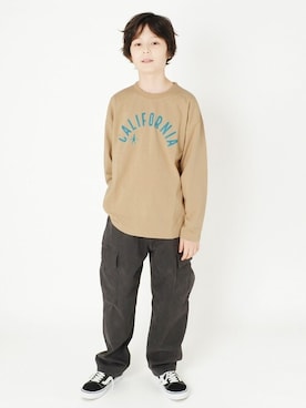 「アイテム（カーゴパンツ、グレー系）」を使った、GLAZOSさん（キッズ・147cm）の秋コーディネート