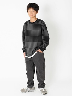 「アイテム（カーゴパンツ、グレー系）」を使った、GLAZOSさん（キッズ・155cm）の秋コーディネート