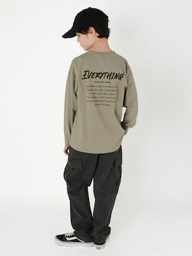 「アイテム（カーゴパンツ、グレー系）」を使った、GLAZOSさん（キッズ・147cm）の秋コーディネート