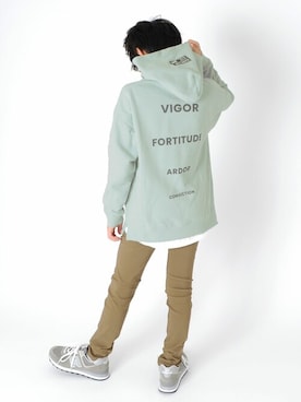 「アイテム（パーカー、グリーン系）」を使った、GLAZOSさん（キッズ・145cm）の冬コーディネート